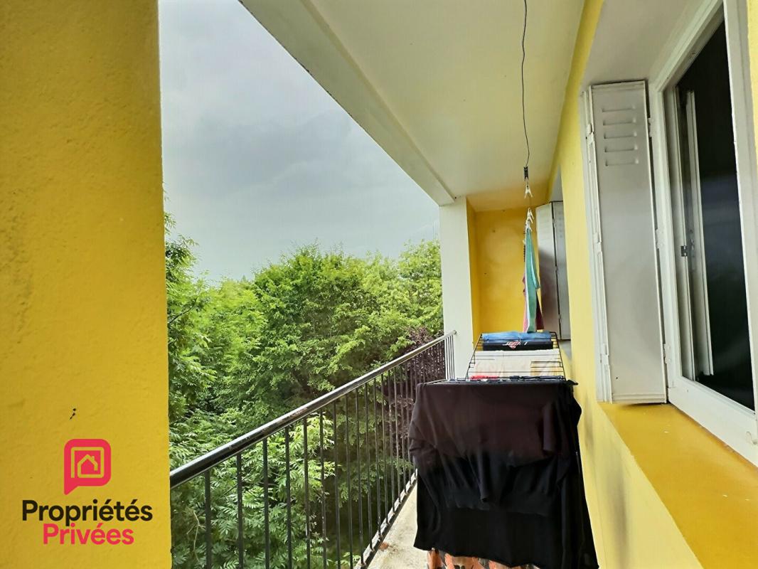 MARMANDE T4 traversant  67 m² - double balcon - vendu loué - rénovation globale énergétique absorbée 7