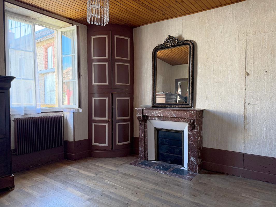 BLAISY-BAS Maison ancienne 6 pièces 127 m² avec courrette de 30 m2 devant 7