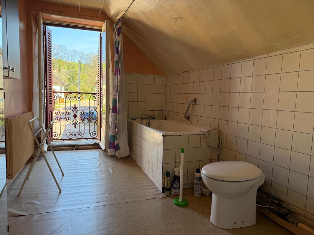 BLAISY-BAS Maison ancienne 6 pièces 127 m² avec courrette de 30 m2 devant 8