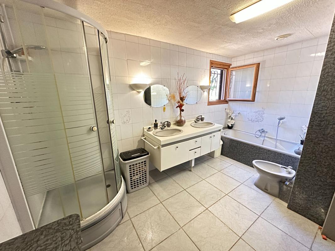 LAURIS Villa Provençale avec Piscine, Calme Absolu et Aucun Vis-à-Vis  Exclusivité Lauris 17