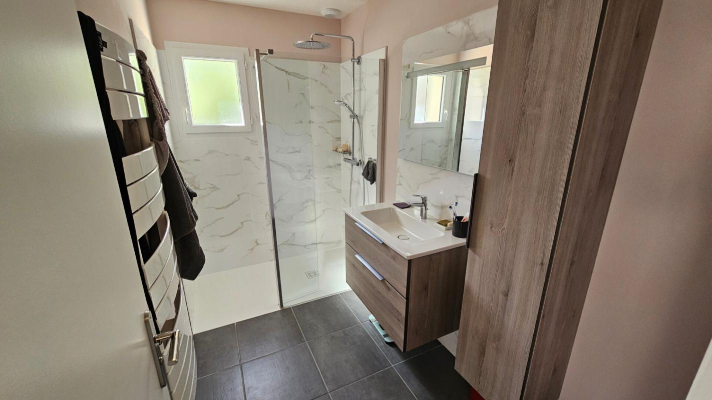 HOUDAN Houdan 7 mn / Proche Gambais / Maison de plain-pied récente sous garantie décennale 10