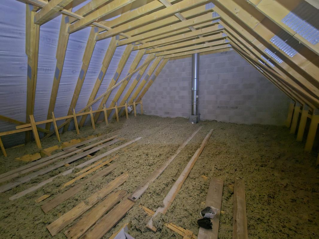 HOUDAN Houdan 7 mn / Proche Gambais / Maison de plain-pied récente sous garantie décennale 12