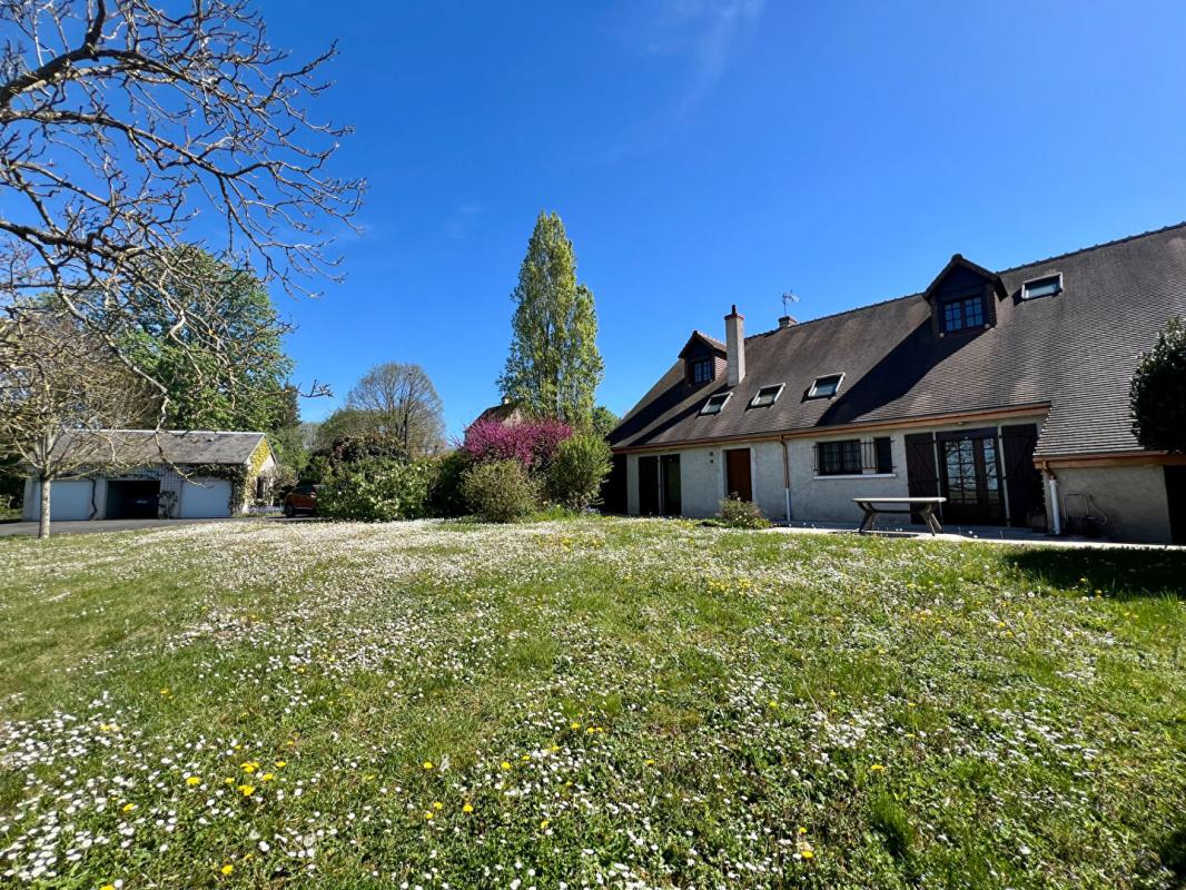 NAVEIL MAGNIFIQUE LONGERE - 7 MN GARE TGV VENDOME - 5 MN CENTRE VILLE 17