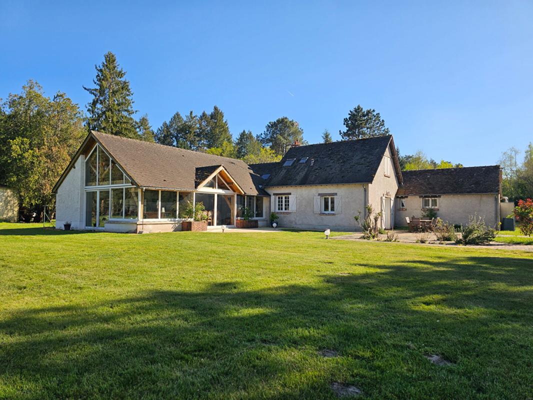MARCILLY-EN-VILLETTE Propriété d'exception en Sologne ? Longère de 292m² avec piscine intérieure sur 7,8 hectares 2