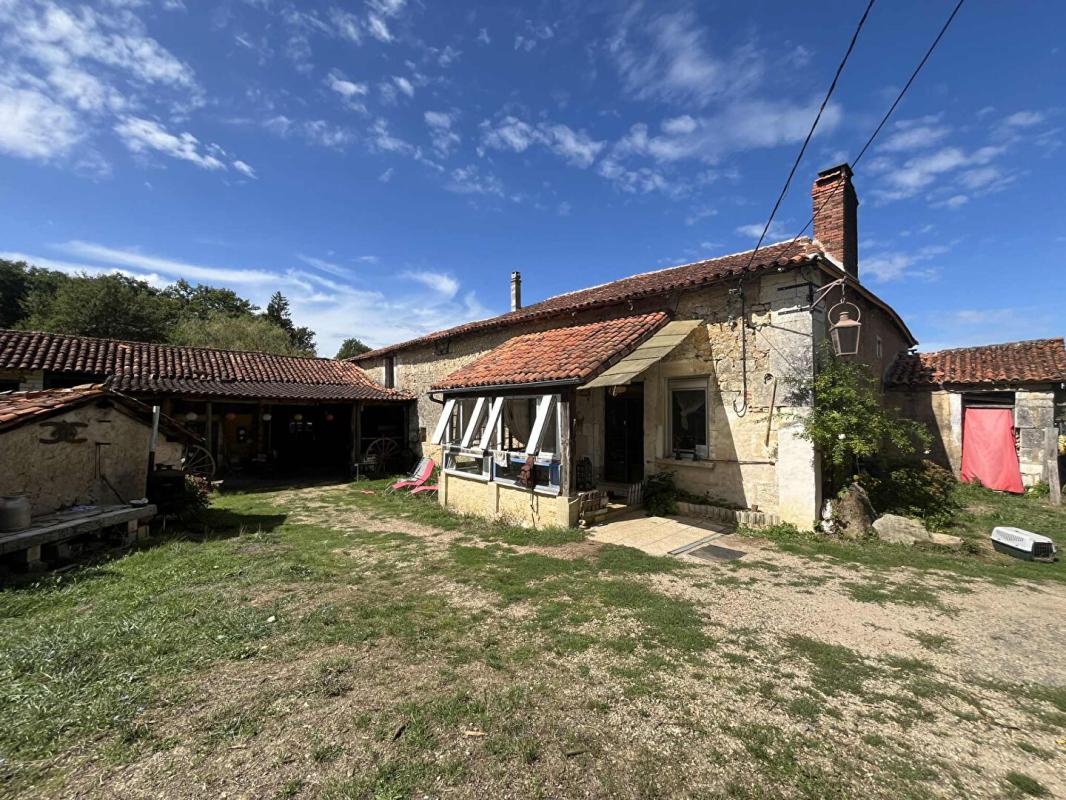 SAINT-FRONT-D'ALEMPS Ferme Saint Front D'Alemps avec terres et dépendances 3