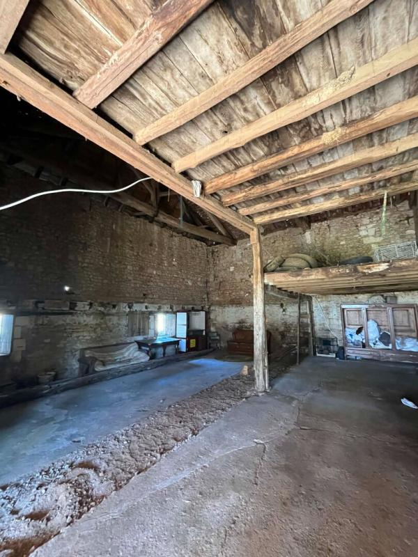 SAINT-FRONT-D'ALEMPS Ferme Saint Front D'Alemps avec terres et dépendances 6