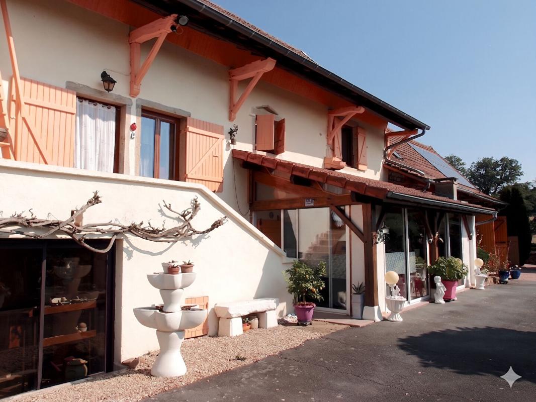 TRIVY Longère au calme sans vis-à-vis avec dépendances et revenus photovoltaïques 2