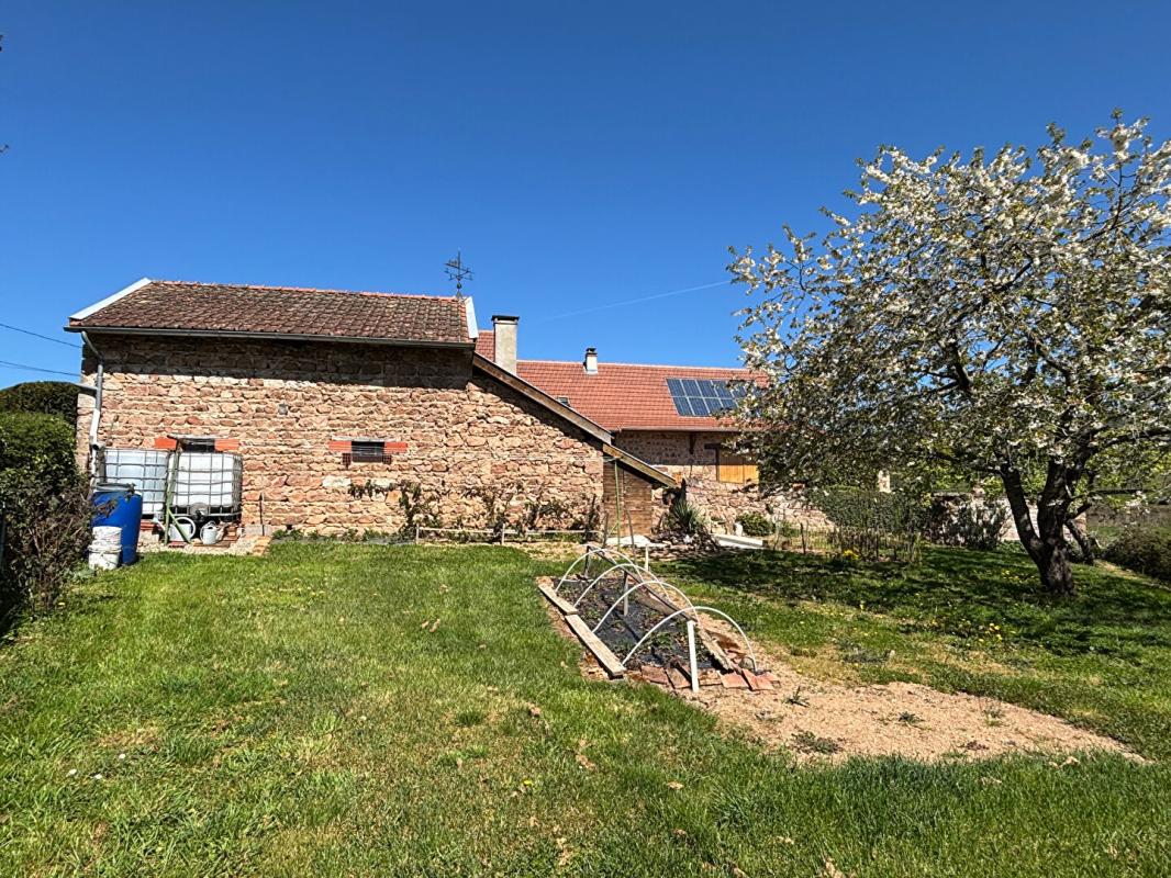 TRIVY Longère au calme sans vis-à-vis avec dépendances et revenus photovoltaïques 3