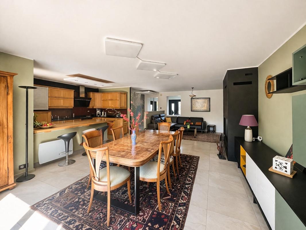 SAINT-GENIS-POUILLY Maison Saint-genis-pouilly 4 pièces 115 m2 3