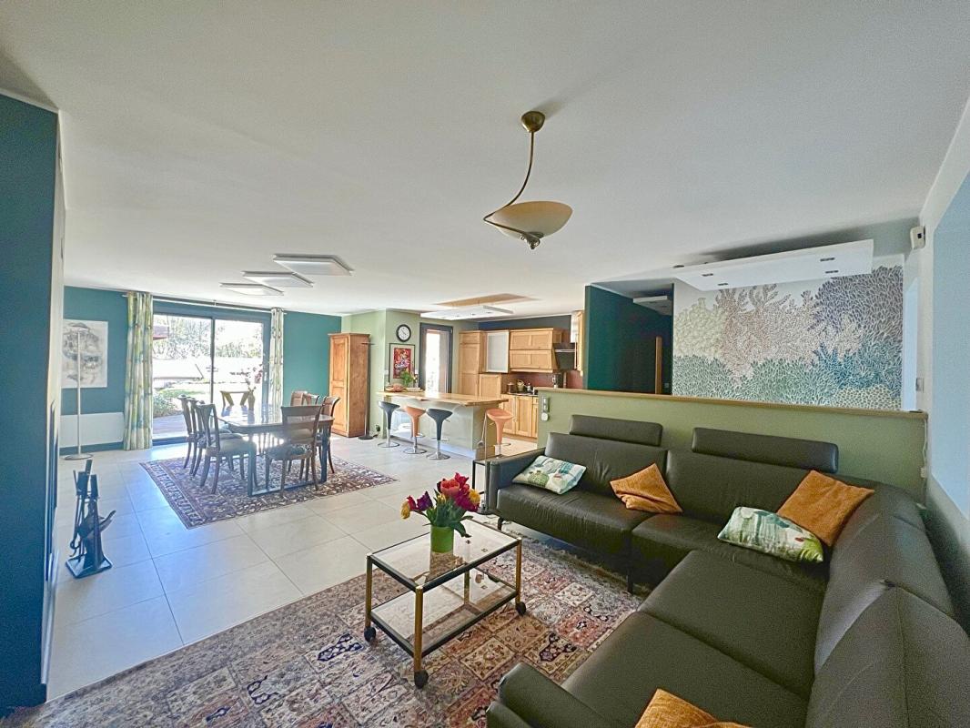 SAINT-GENIS-POUILLY Maison Saint-genis-pouilly 4 pièces 115 m2 4