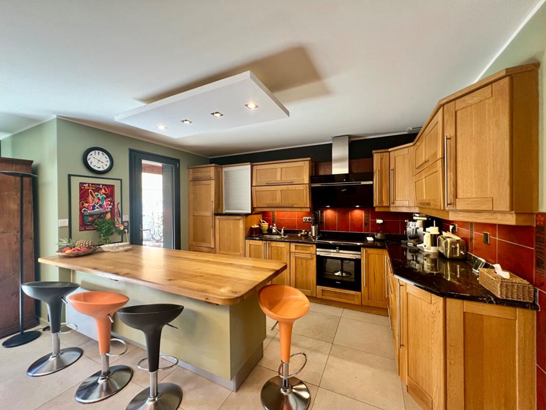 SAINT-GENIS-POUILLY Maison Saint-genis-pouilly 4 pièces 115 m2 5