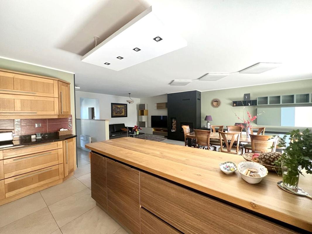 SAINT-GENIS-POUILLY Maison Saint-genis-pouilly 4 pièces 115 m2 6