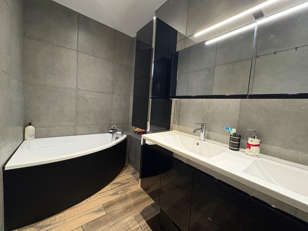 AJACCIO RAVISSANT T3 VUE MER 11