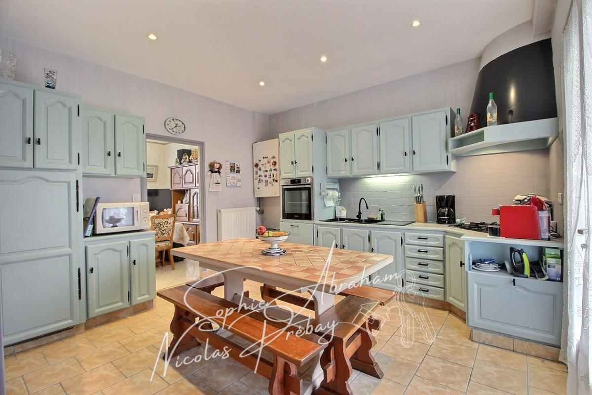 JANVILLE Maison familiale, 4 chambres avec grand terrain. Commerces et écoles sur place ! 3