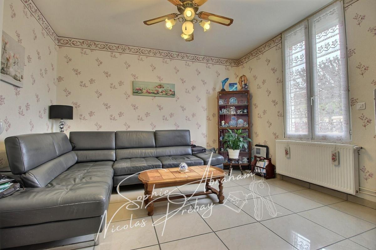 JANVILLE Maison familiale, 4 chambres avec grand terrain. Commerces et écoles sur place ! 4