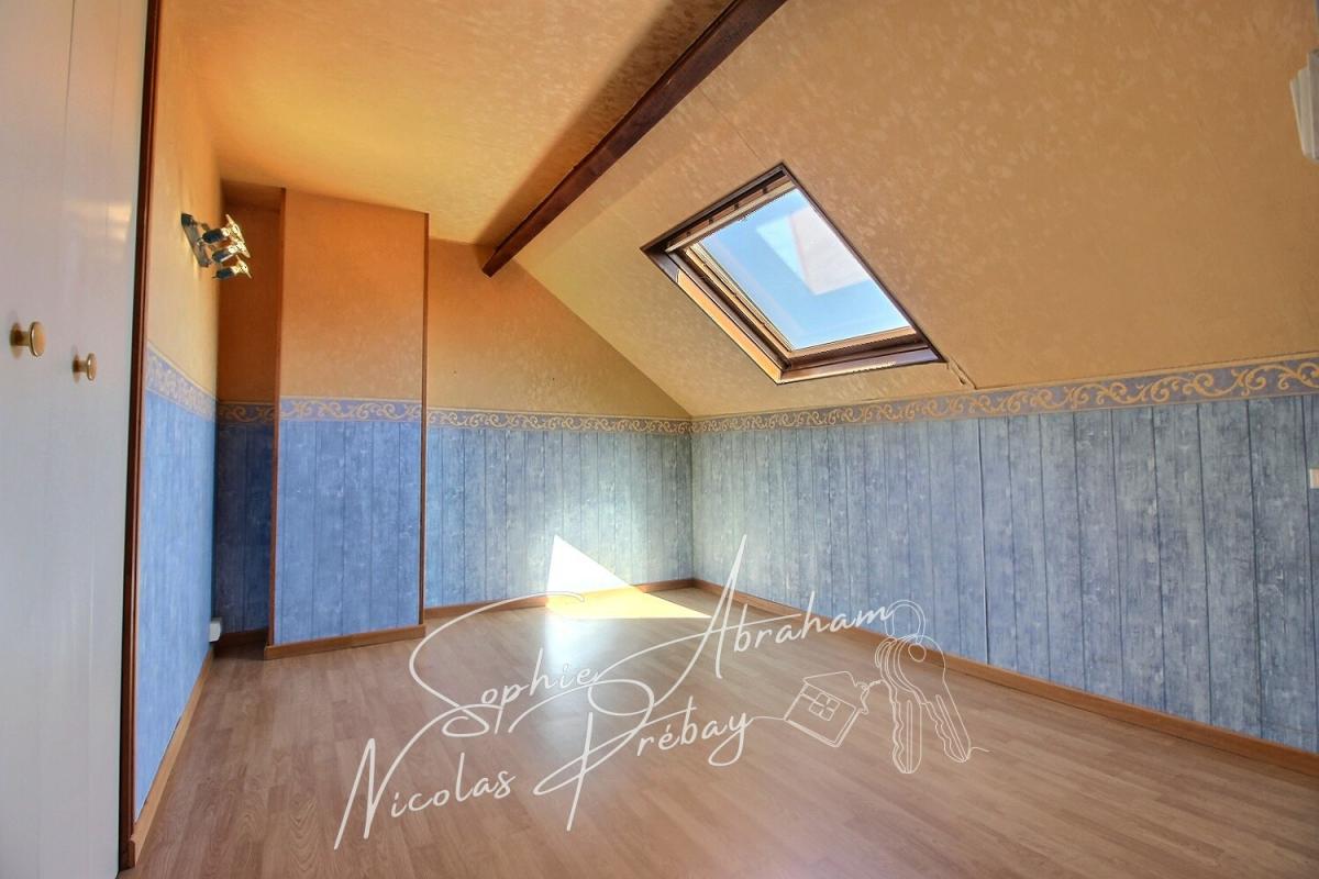 TOURY Maison de 7 pièces, 5 chambres, garage et jardin. Proche des écoles et des commerces ! 10