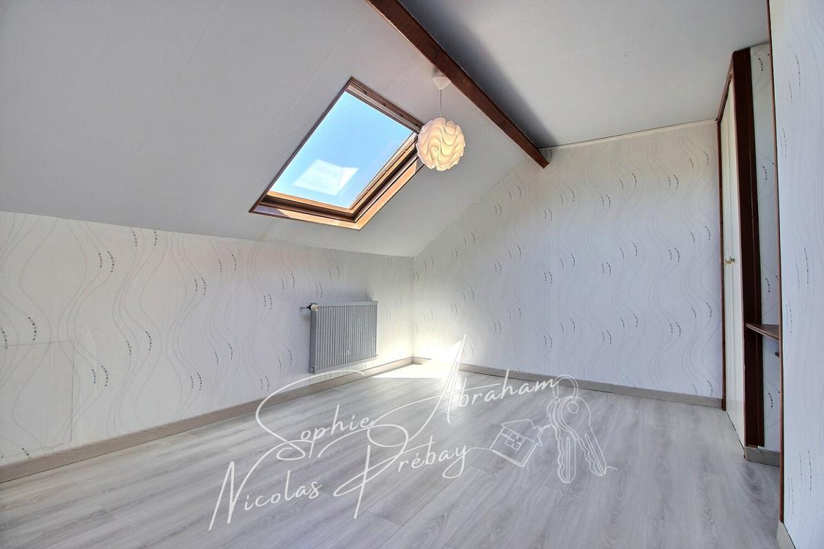 TOURY Maison de 7 pièces, 5 chambres, garage et jardin. Proche des écoles et des commerces ! 11