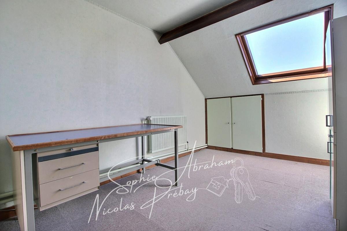 TOURY Maison de 7 pièces, 5 chambres, garage et jardin. Proche des écoles et des commerces ! 12