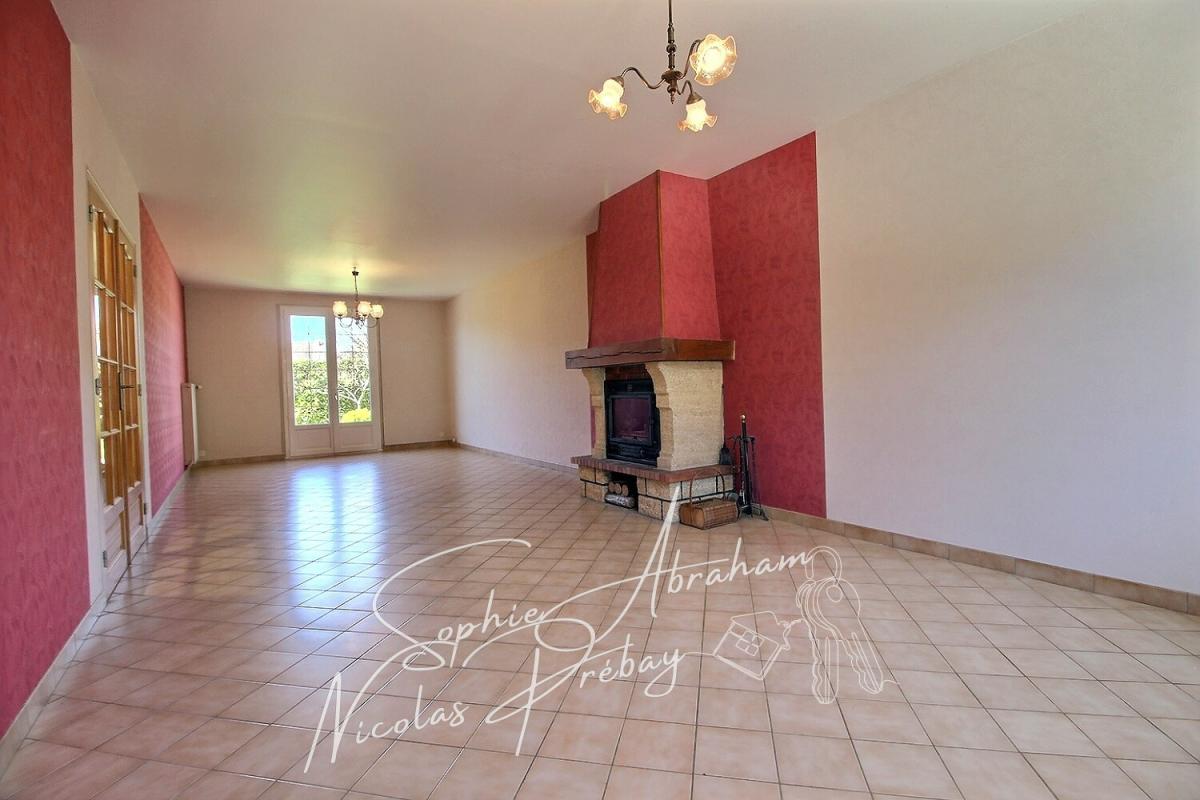 TOURY Maison de 7 pièces, 5 chambres, garage et jardin. Proche des écoles et des commerces ! 3