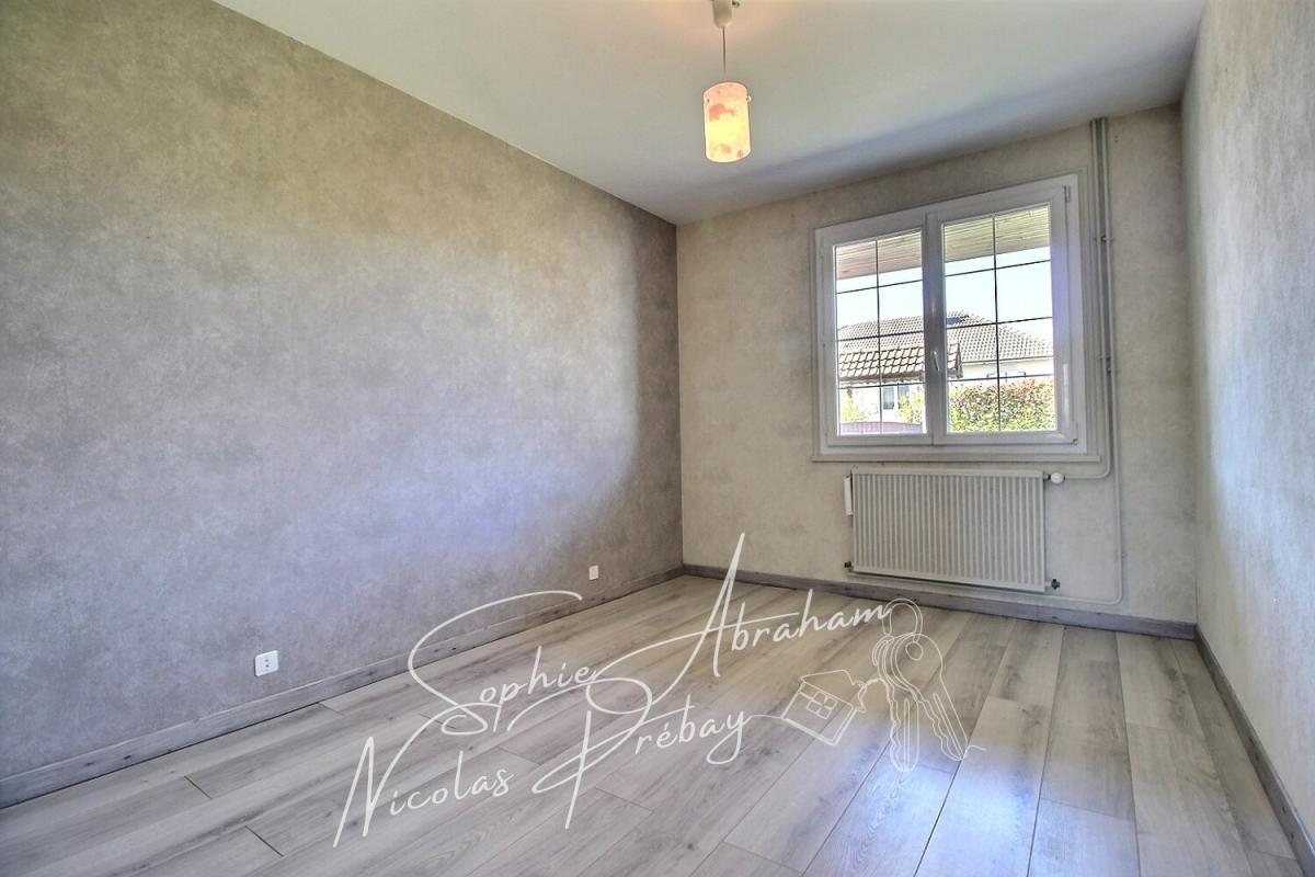 TOURY Maison de 7 pièces, 5 chambres, garage et jardin. Proche des écoles et des commerces ! 6