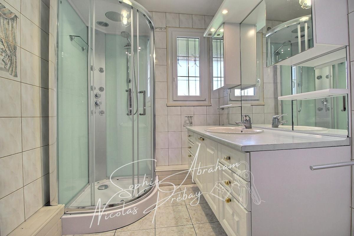 TOURY Maison de 7 pièces, 5 chambres, garage et jardin. Proche des écoles et des commerces ! 7