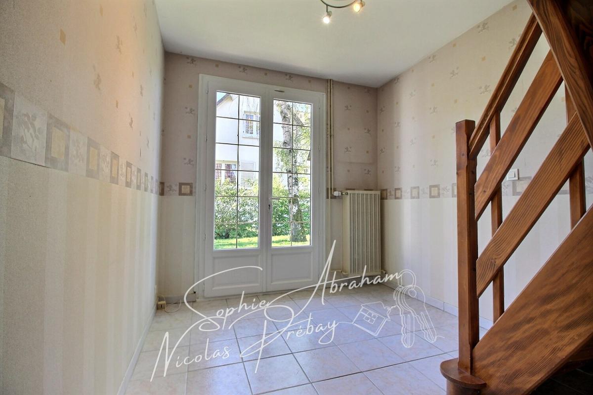 TOURY Maison de 7 pièces, 5 chambres, garage et jardin. Proche des écoles et des commerces ! 8