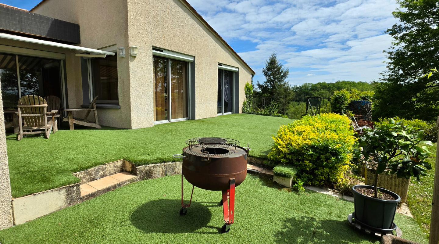 RIBERAC Maison avec sous sol parc et piscine 13