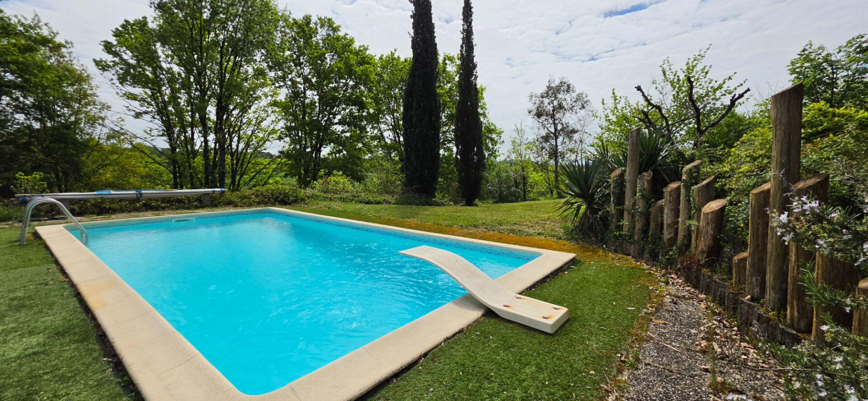RIBERAC Maison avec sous sol parc et piscine 3