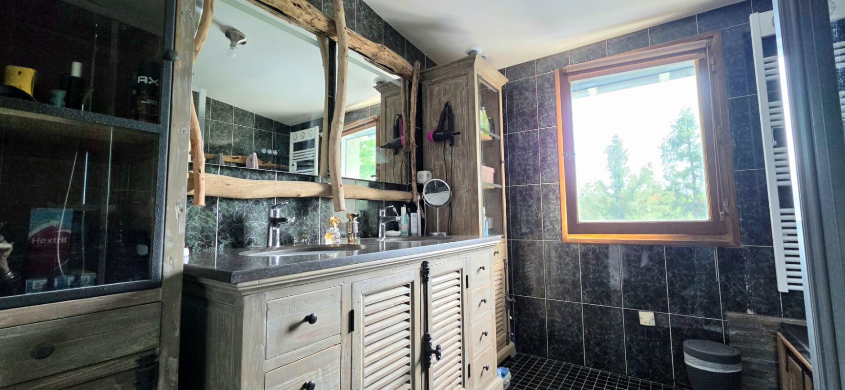 RIBERAC Maison avec sous sol parc et piscine 9