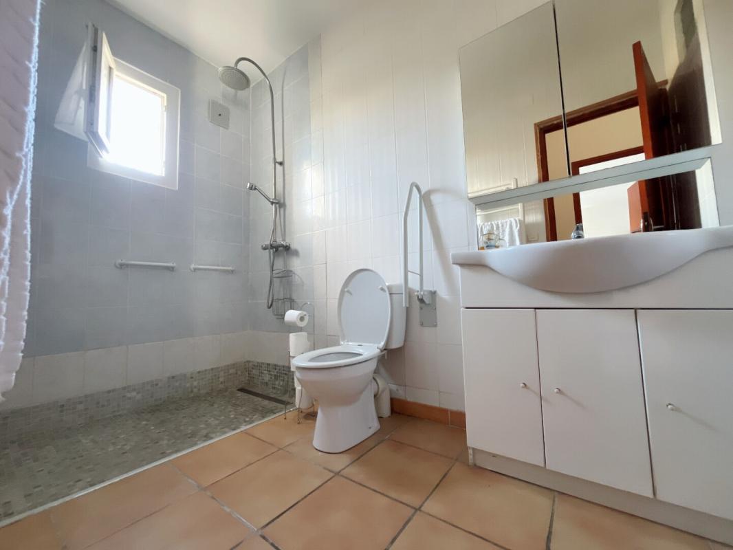 PEZILLA-LA-RIVIERE Charmante maison familiale en R+1 de 130 m² sur un terrain 3 faces de 310 m², possibilité de conserver 2 appartements 11