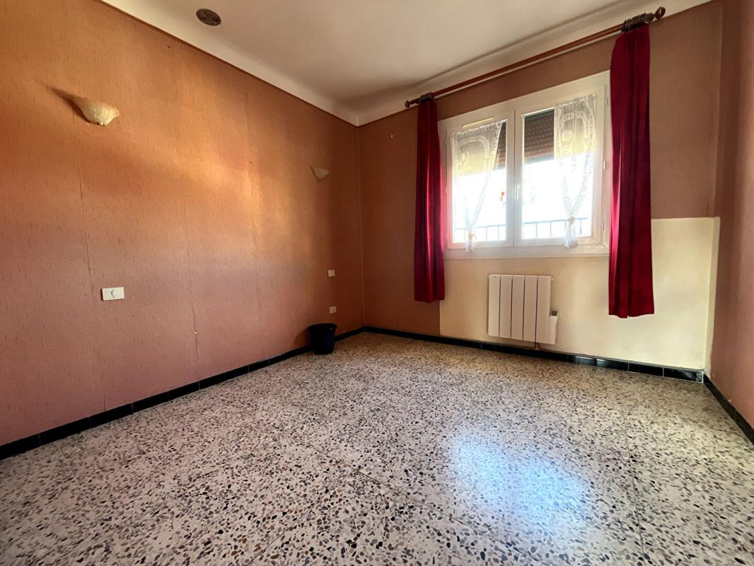 PEZILLA-LA-RIVIERE Charmante maison familiale en R+1 de 130 m² sur un terrain 3 faces de 310 m², possibilité de conserver 2 appartements 17