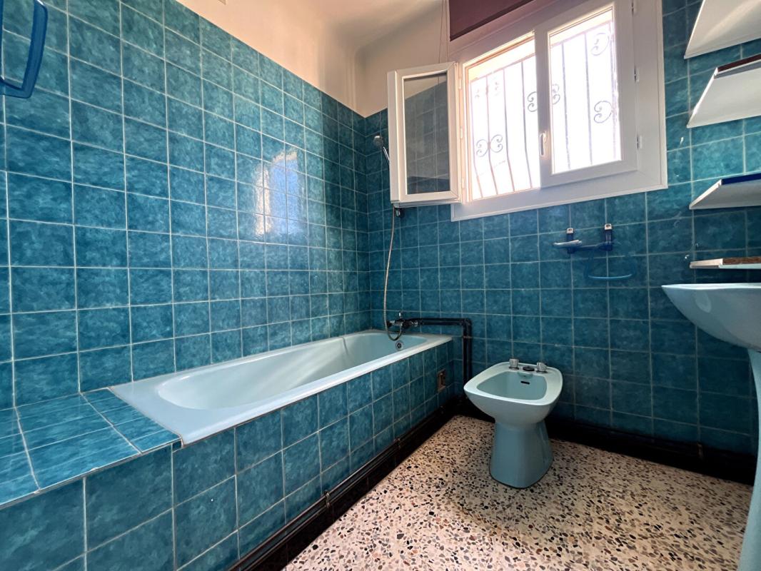 PEZILLA-LA-RIVIERE Charmante maison familiale en R+1 de 130 m² sur un terrain 3 faces de 310 m², possibilité de conserver 2 appartements 18