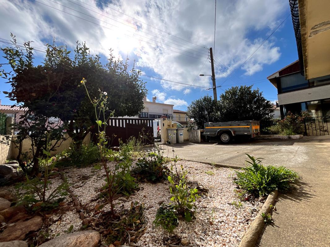 PEZILLA-LA-RIVIERE Charmante maison familiale en R+1 de 130 m² sur un terrain 3 faces de 310 m², possibilité de conserver 2 appartements 3