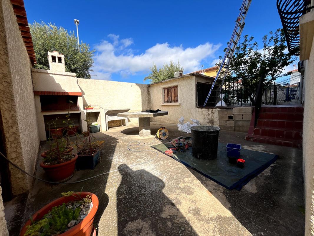 PEZILLA-LA-RIVIERE Charmante maison familiale en R+1 de 130 m² sur un terrain 3 faces de 310 m², possibilité de conserver 2 appartements 6