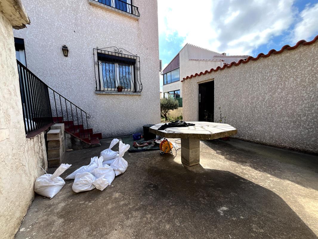 PEZILLA-LA-RIVIERE Charmante maison familiale en R+1 de 130 m² sur un terrain 3 faces de 310 m², possibilité de conserver 2 appartements 7