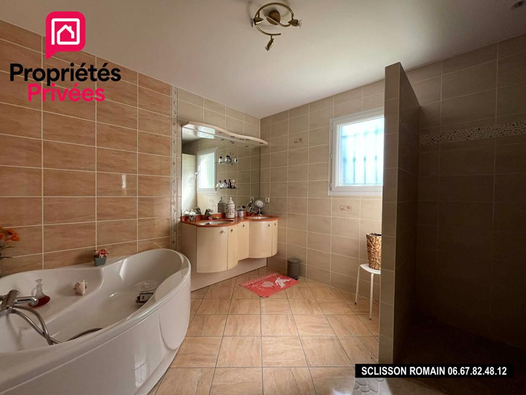 COZES Maison Cozes 7 pièces 181 m2 - 5 chambres - jardin - PRIX 410 760 HAI 10