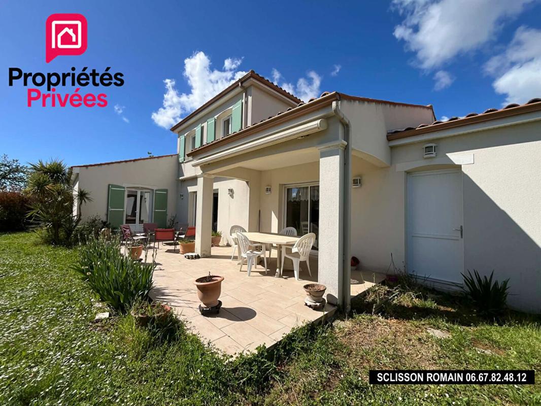 COZES Maison Cozes 7 pièces 181 m2 - 5 chambres - jardin - PRIX 410 760 HAI 14