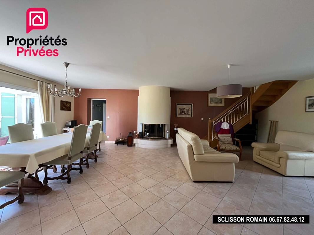 COZES Maison Cozes 7 pièces 181 m2 - 5 chambres - jardin - PRIX 410 760 HAI 4