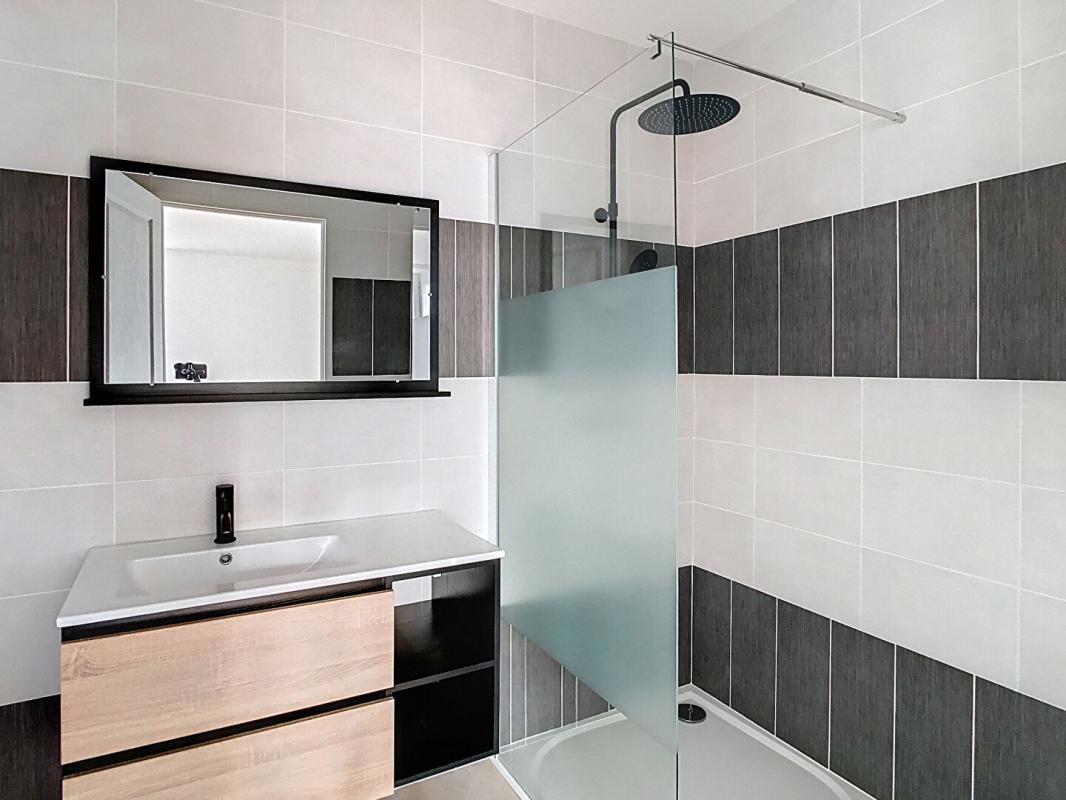 LE BUISSON-DE-CADOUIN Maison récemment rénovée avec 3 chambres 10