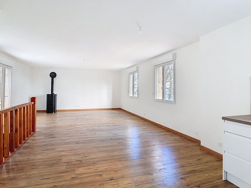 LE BUISSON-DE-CADOUIN Maison récemment rénovée avec 3 chambres 5