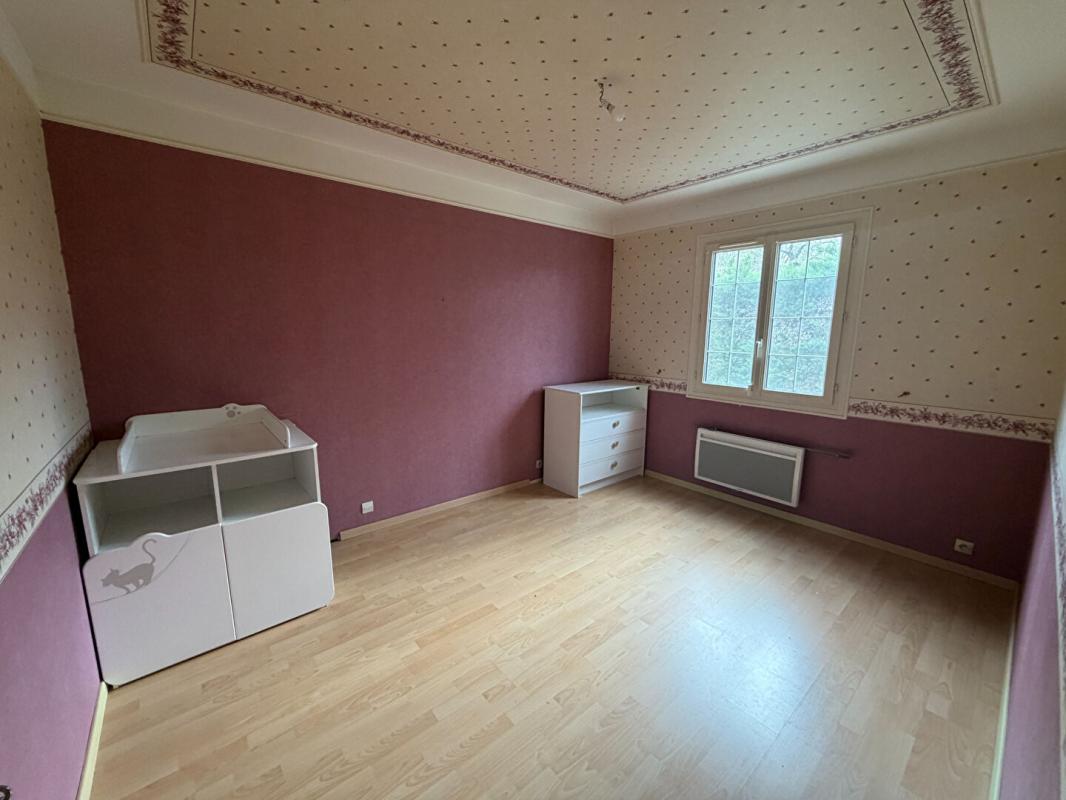 VARENNES-VAUZELLES Très joli pavillon sur sous sol dans un secteur calme de Varennes Vauzelles 15