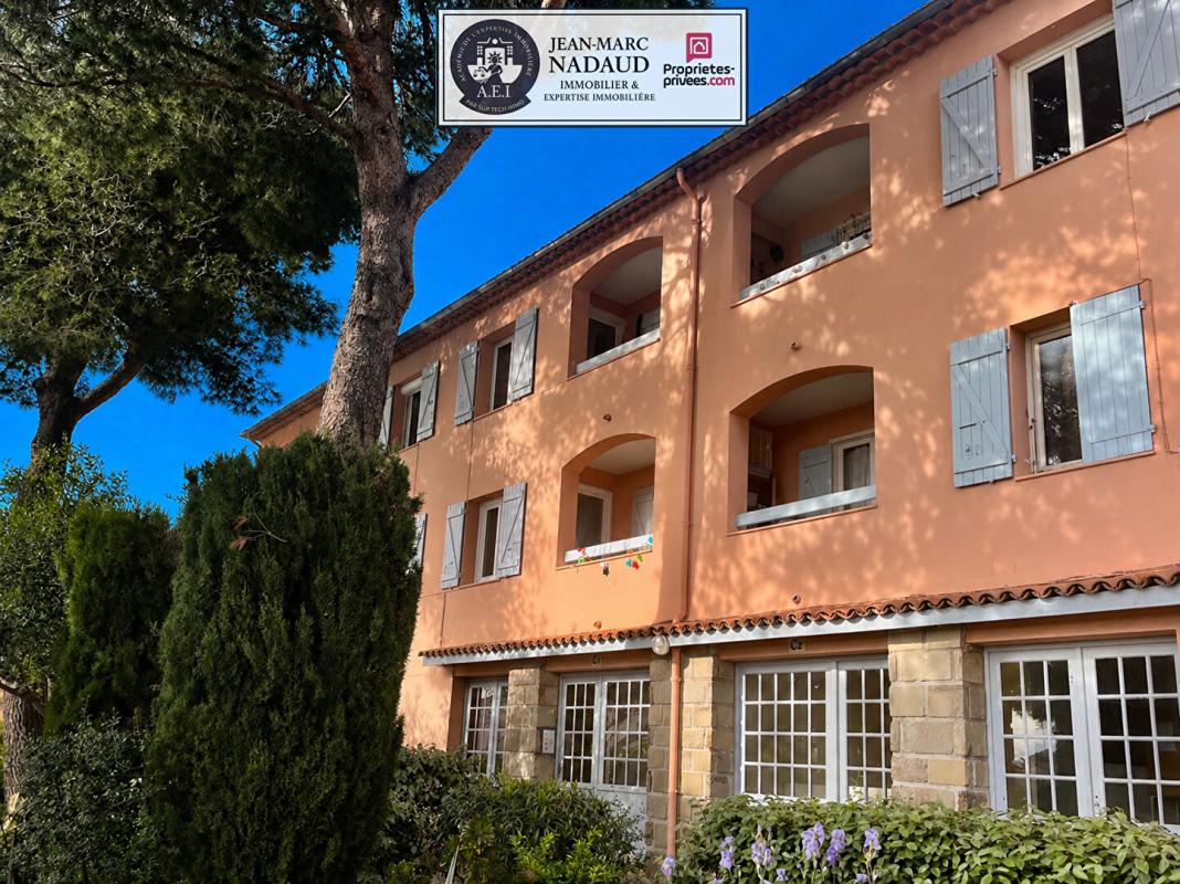 FREJUS 3 PIÈCES ENTIÈREMENT RÉNOVÉ + GARAGE + CAVE  EMPLACEMENT TOUT À PIED' 16