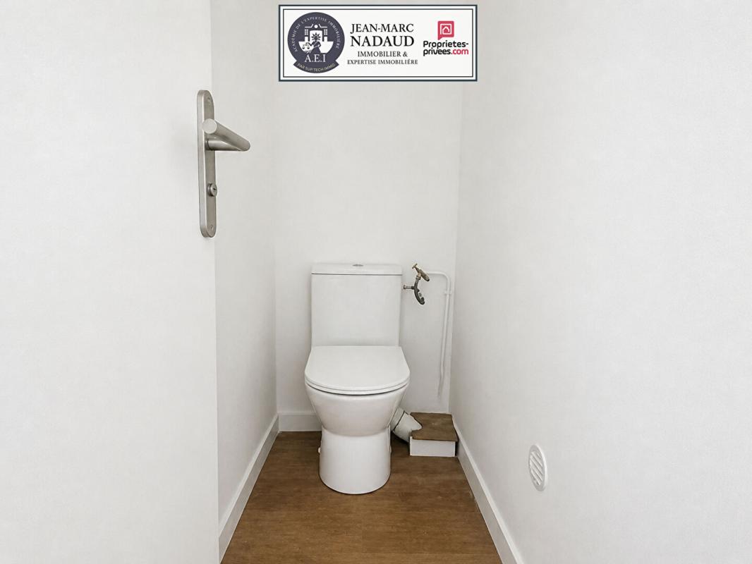 FREJUS 3 PIÈCES ENTIÈREMENT RÉNOVÉ + GARAGE + CAVE  EMPLACEMENT TOUT À PIED' 17