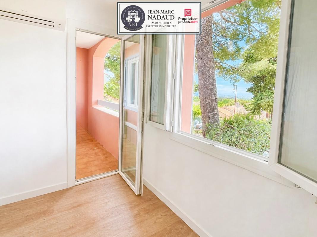 FREJUS 3 PIÈCES ENTIÈREMENT RÉNOVÉ + GARAGE + CAVE  EMPLACEMENT TOUT À PIED' 5
