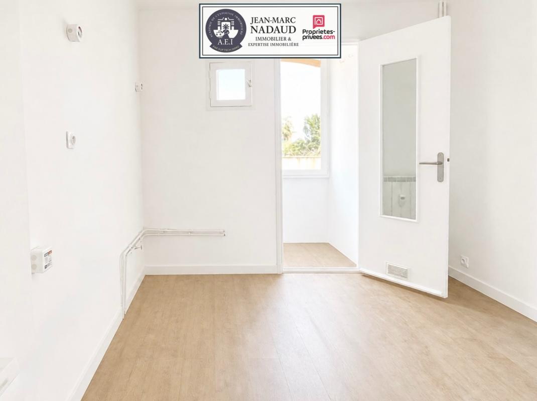 FREJUS 3 PIÈCES ENTIÈREMENT RÉNOVÉ + GARAGE + CAVE  EMPLACEMENT TOUT À PIED' 6