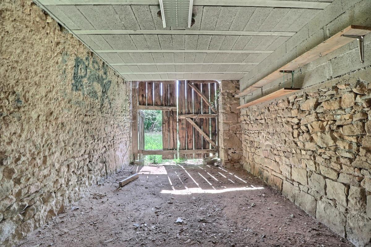 LA CHAPELLE-DU-MONT-DE-FRANCE Ancien corps de ferme 10