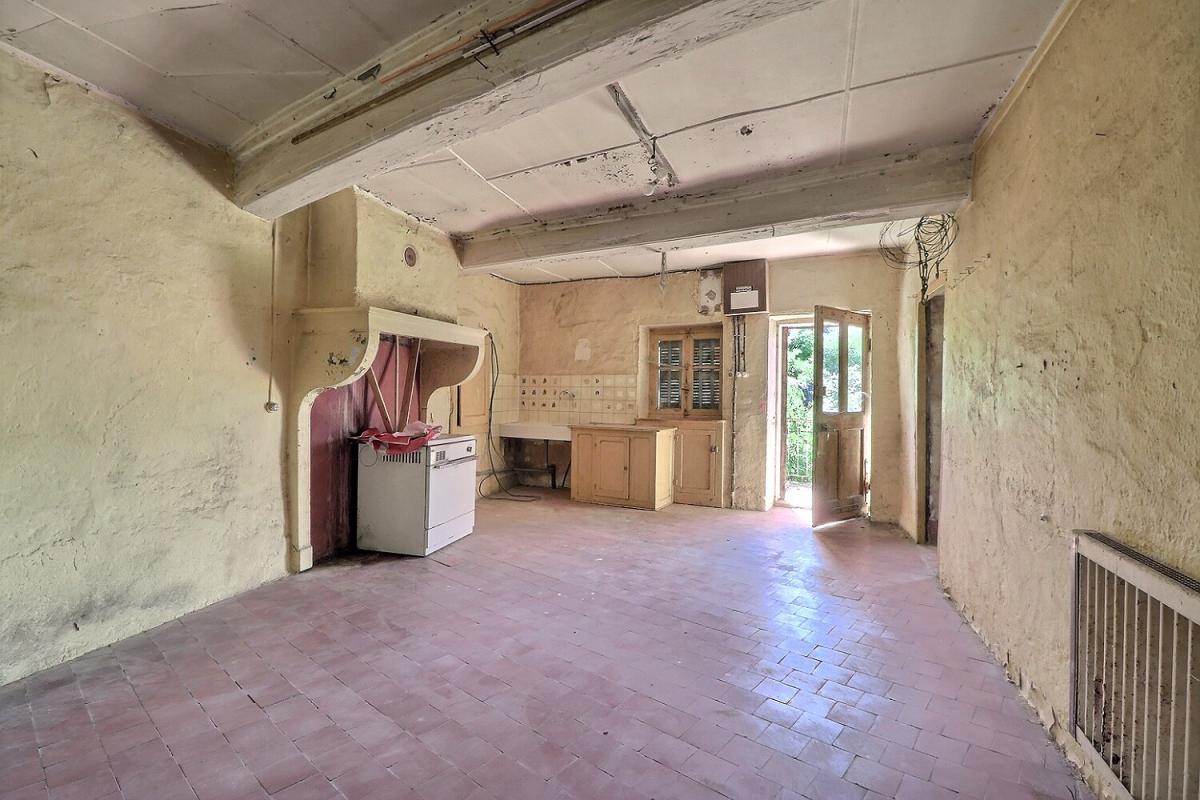 LA CHAPELLE-DU-MONT-DE-FRANCE Ancien corps de ferme 12