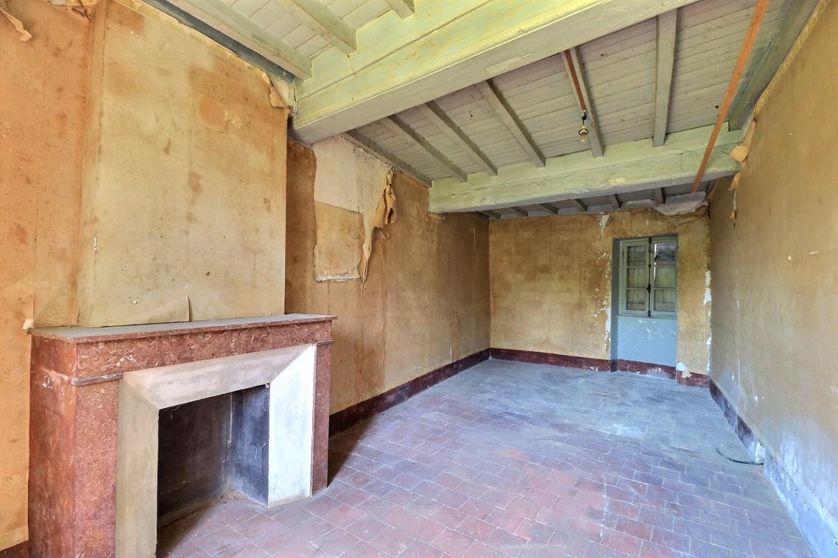 LA CHAPELLE-DU-MONT-DE-FRANCE Ancien corps de ferme 13