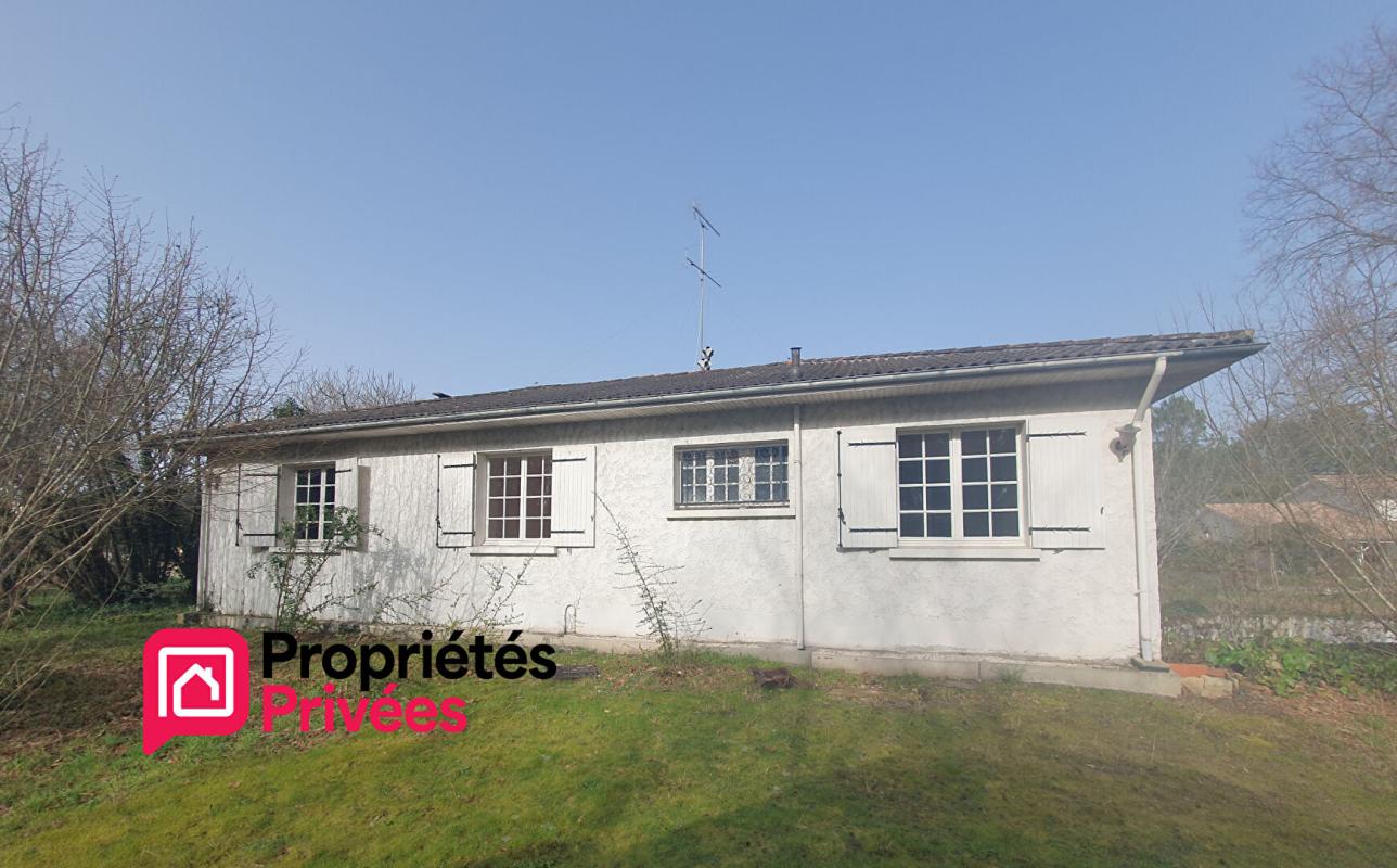 LANGON Maison de plain-pied de 120m² - 3 chambres - Garage - Dépendances - Terrain arboré de 2070m² 11