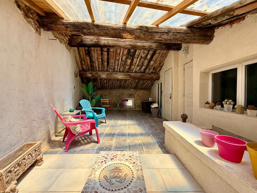 PUISSERGUIER Maison avec appartement, garage et cour à Puisserguier 13